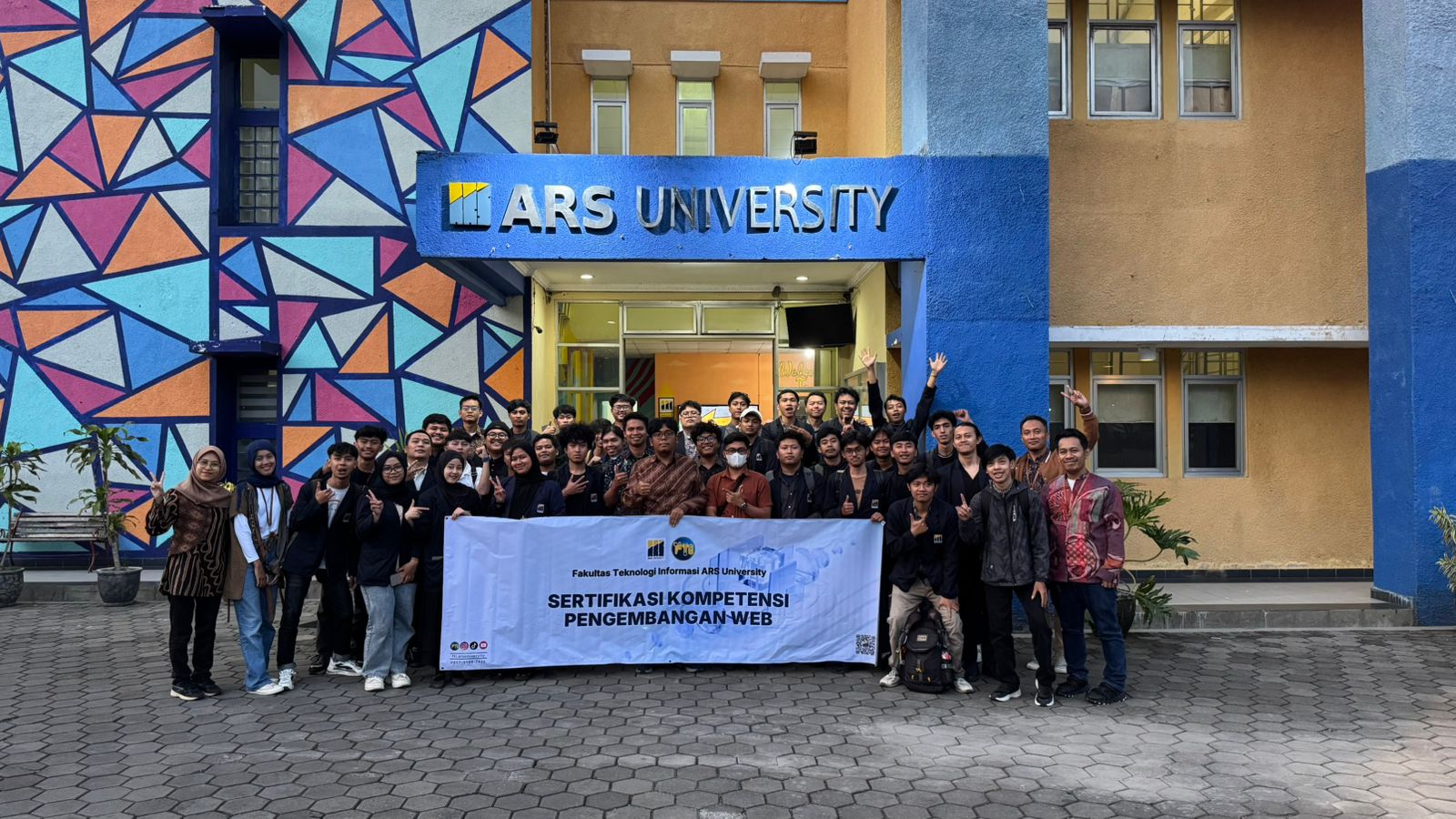 Akselerasi Talenta Developer, FTI ARS University Gelar Sertifikasi Kompetensi Pengembangan Web Skala Nasional