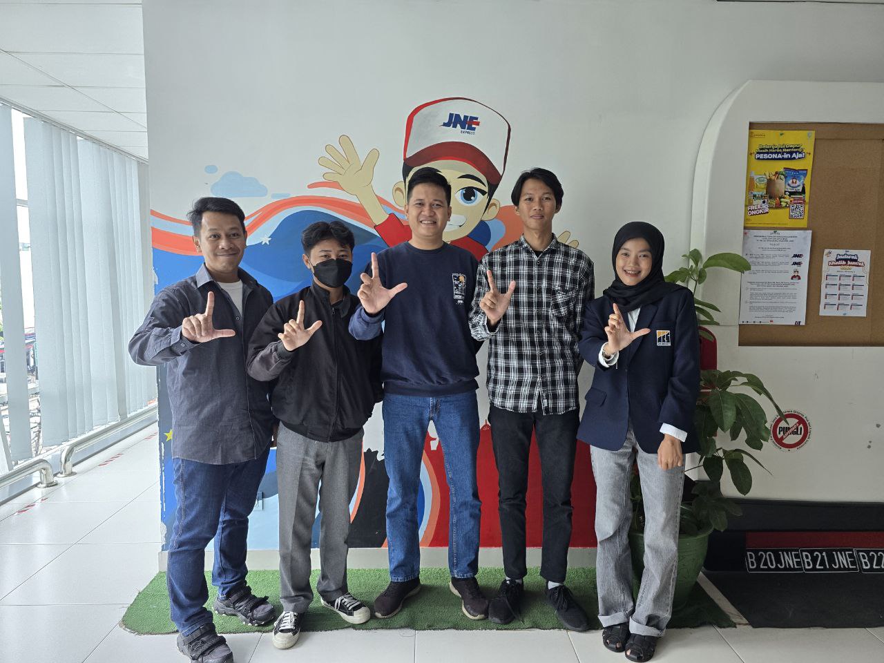 Monitoring Program Magang Mahasiswa Fakultas Teknologi Informasi ARS University ke Head Office JNE Jakarta