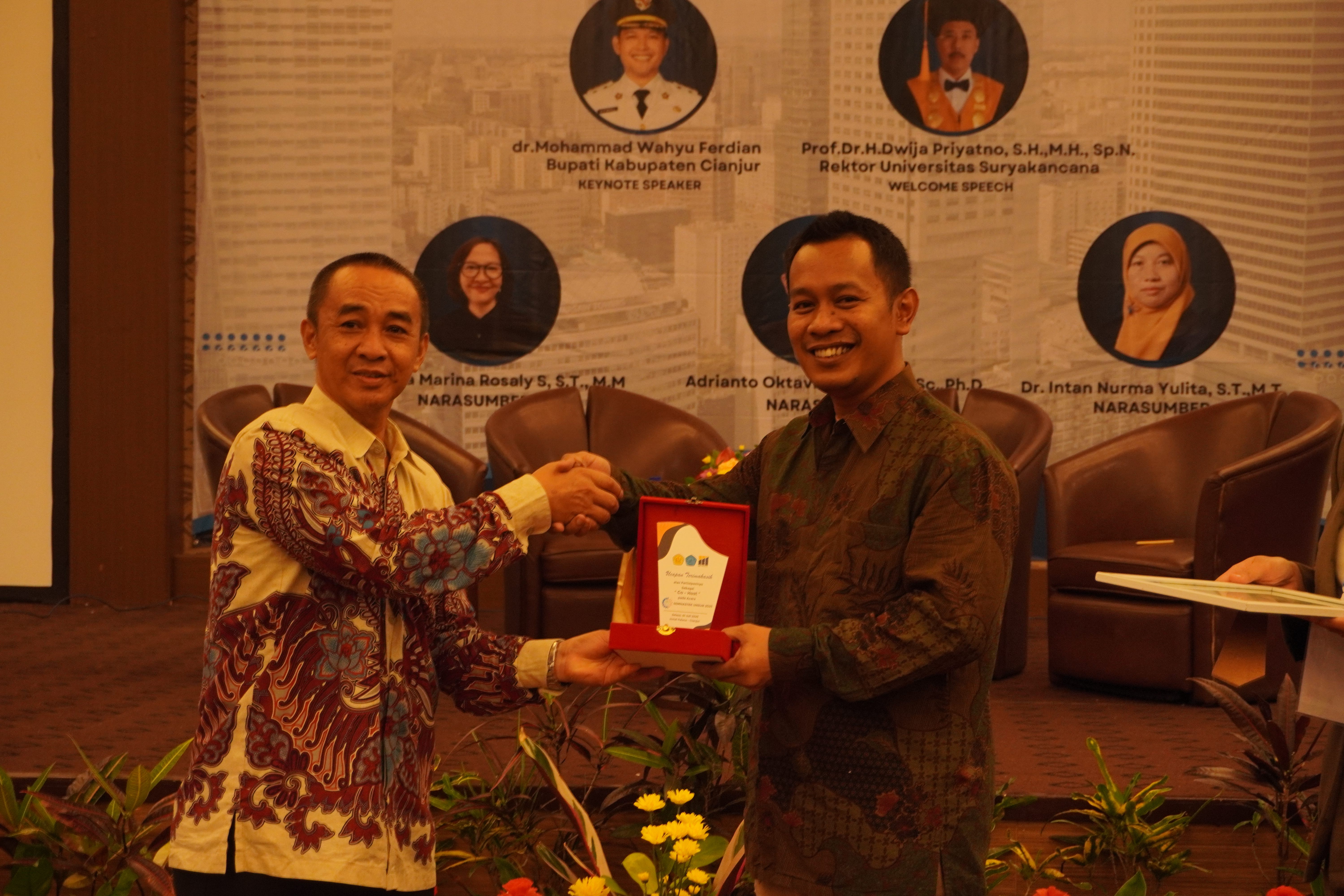 Perkuat Kolaborasi Institusional ARS University menjadi Co-Host Seminar Nasional Teknologi dan Jalin MoU dengan Universitas Suryakancana